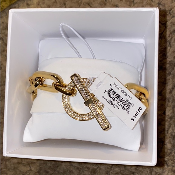 Michael Kors Jewelry - 🔥Michael Kors cityscape toggle bracelet.🔥